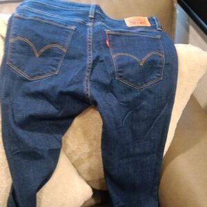 Dark Blue Women's 711 Levis skinny jeans